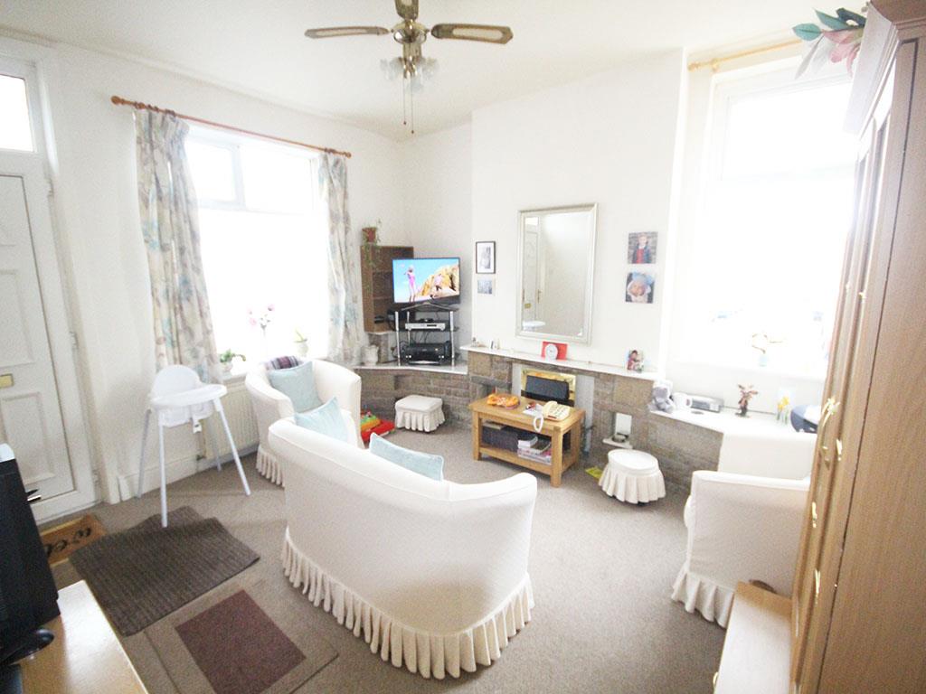 2 bedroom end terrace house SSTC in Earby - IMG_3284.jpg